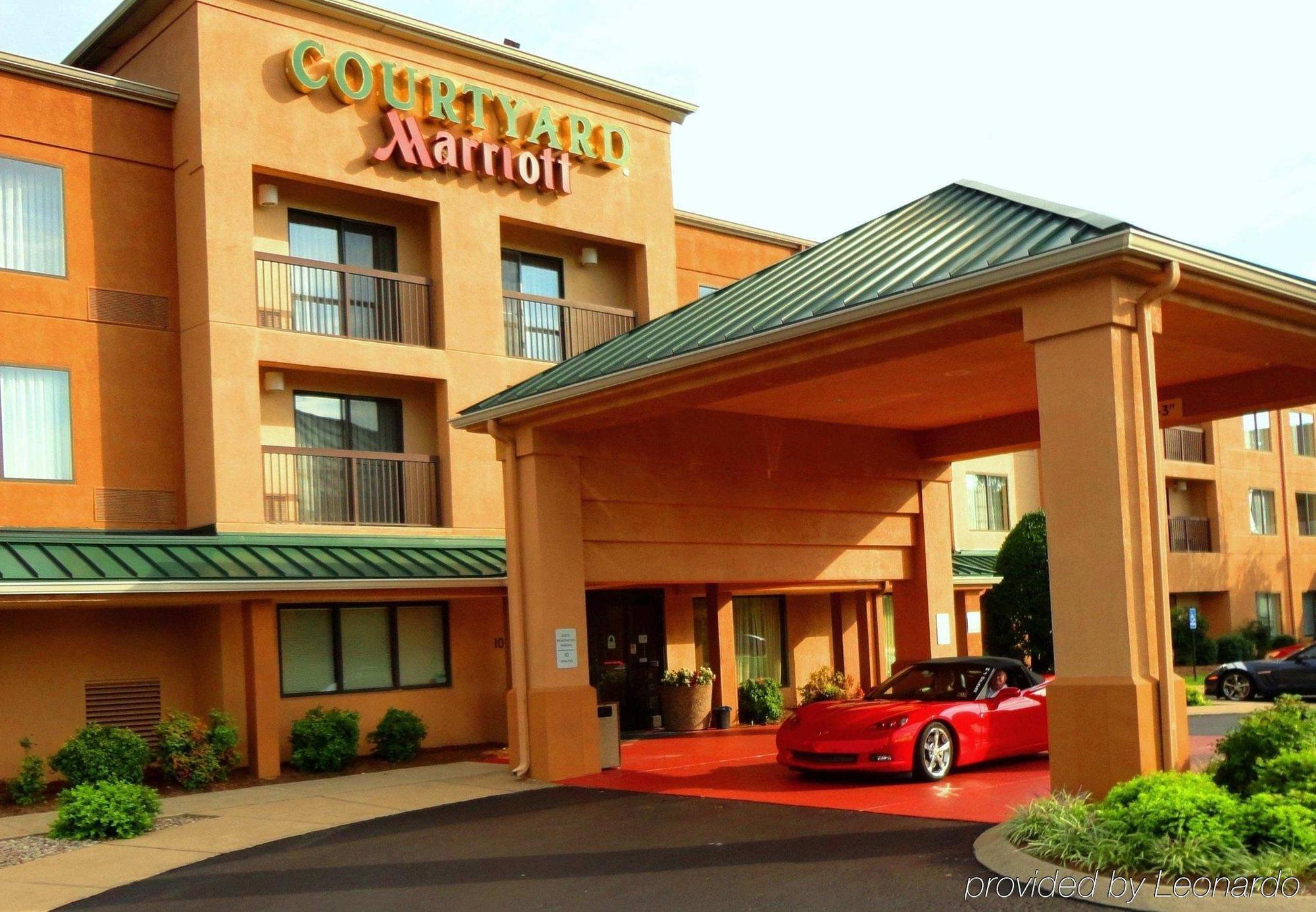 Courtyard Bowling Convention Center 3*
