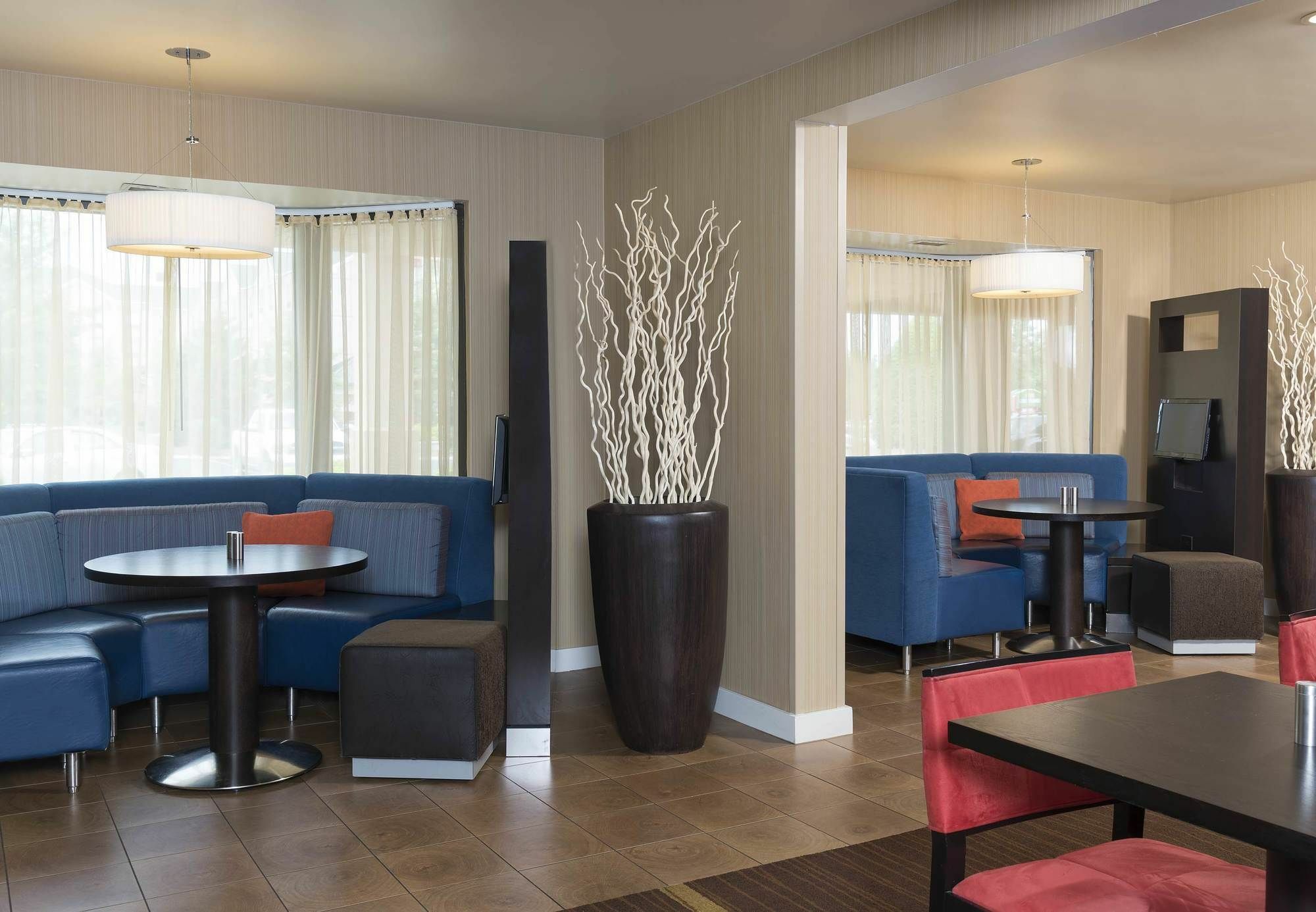 Courtyard Bowling Convention Center Hotel 3*